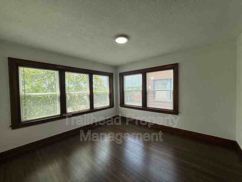 518 W 39th Ter #5 - Photo 2 of 8