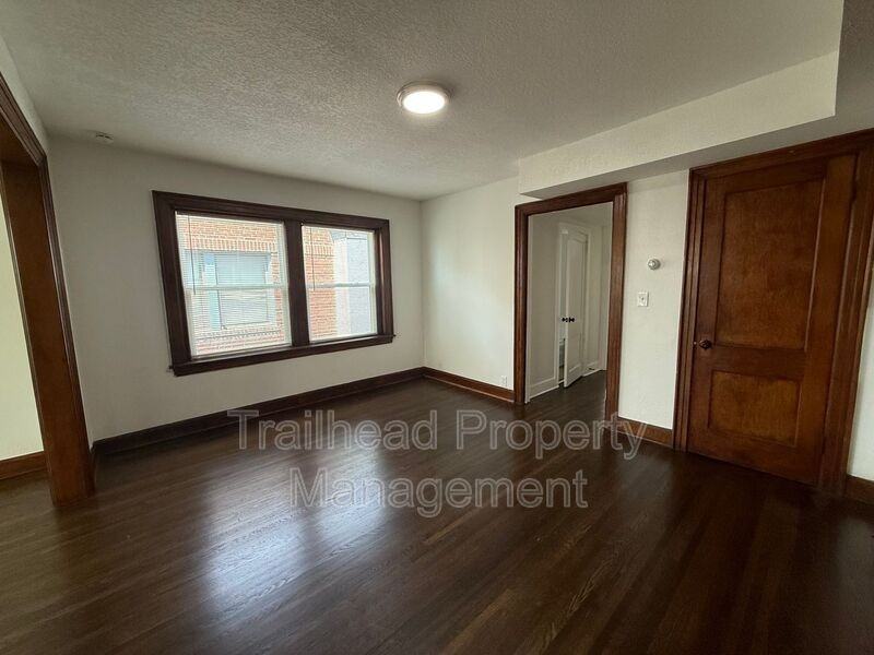 518 W 39th Ter #5 - Photo 3 of 8