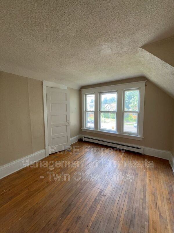 3734 Penn Ave N - Photo 6 of 10