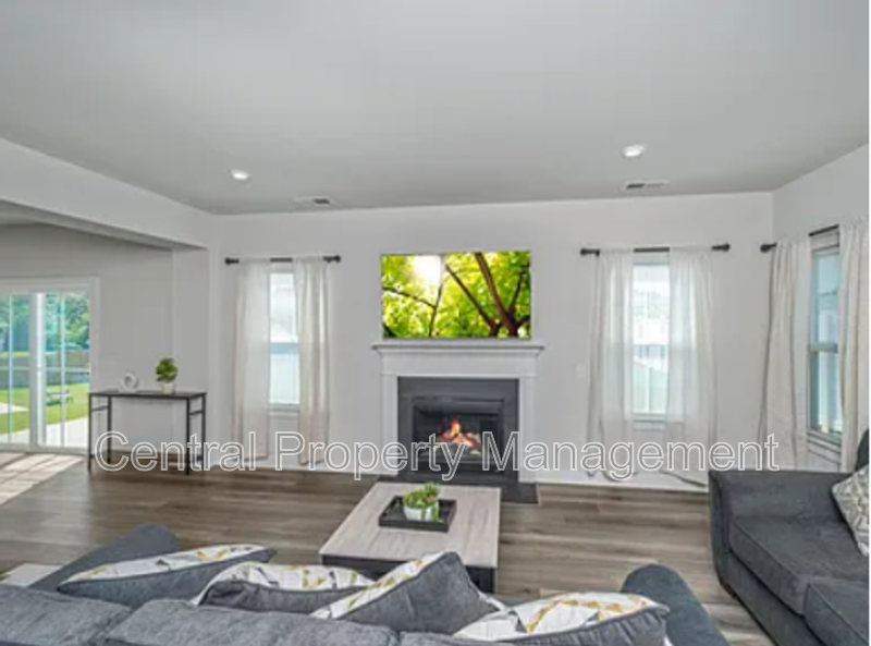 200 Hollythorpe Lane - Photo 4 of 22