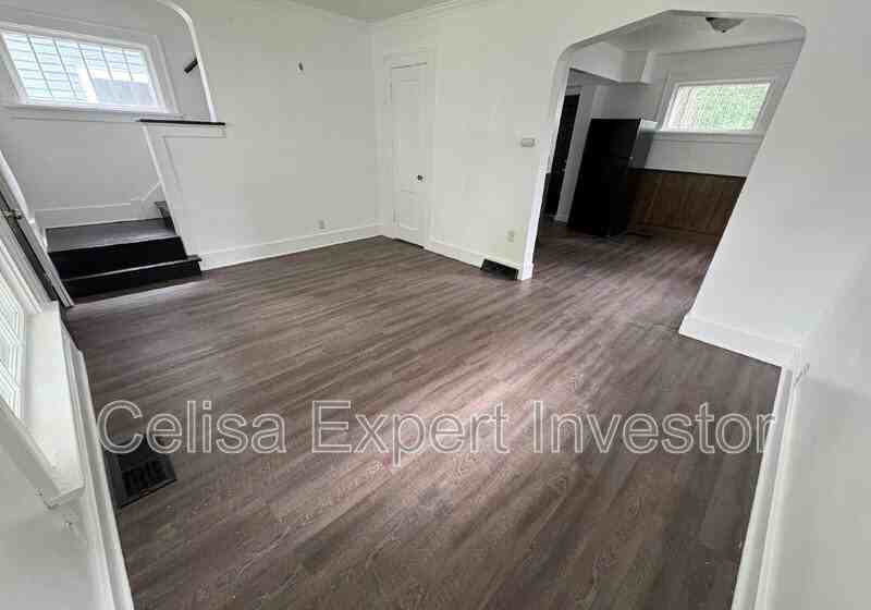 2121 Riedmiller Ave - Photo 2 of 7