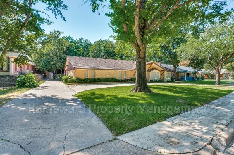 1525 Cripple Creek Dr - Photo 2 of 50