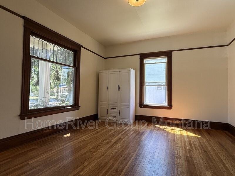 242 S 5th St E - Photo 3 of 13