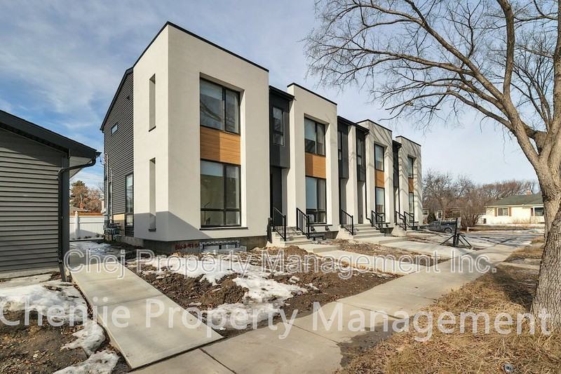 9655 86 Ave Nw - Photo 3 of 28