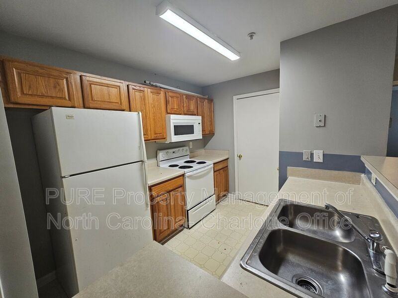 9811 Campus Walk Ln #L - Photo 5 of 26