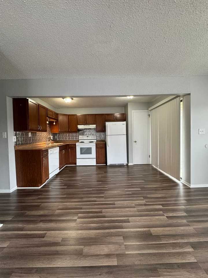 2422 Wynterhall Rd Se #C - Photo 3 of 14