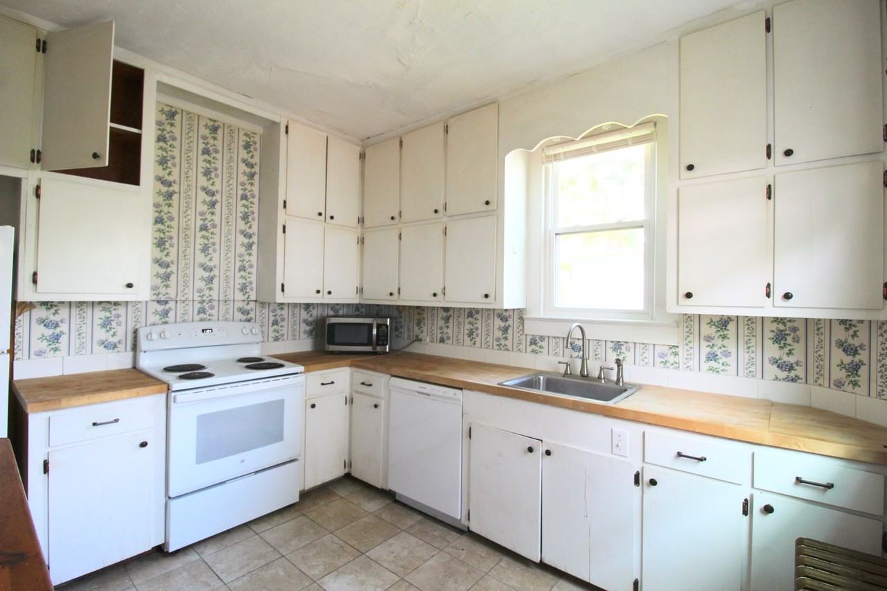609 Collicello St - Photo 7 of 24