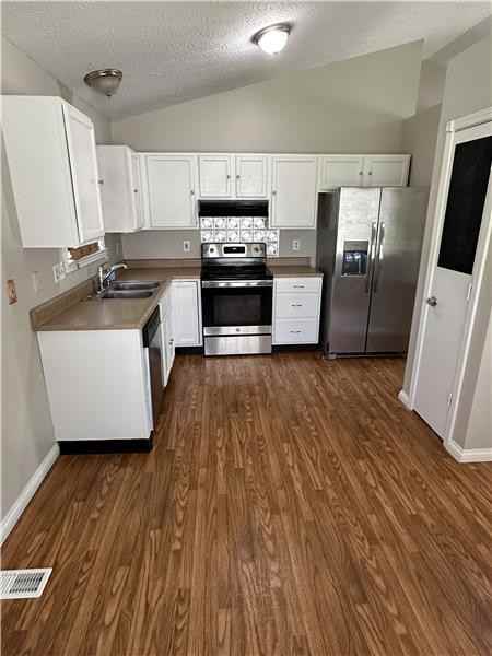 2633 Burdsall Dr - Photo 5 of 25