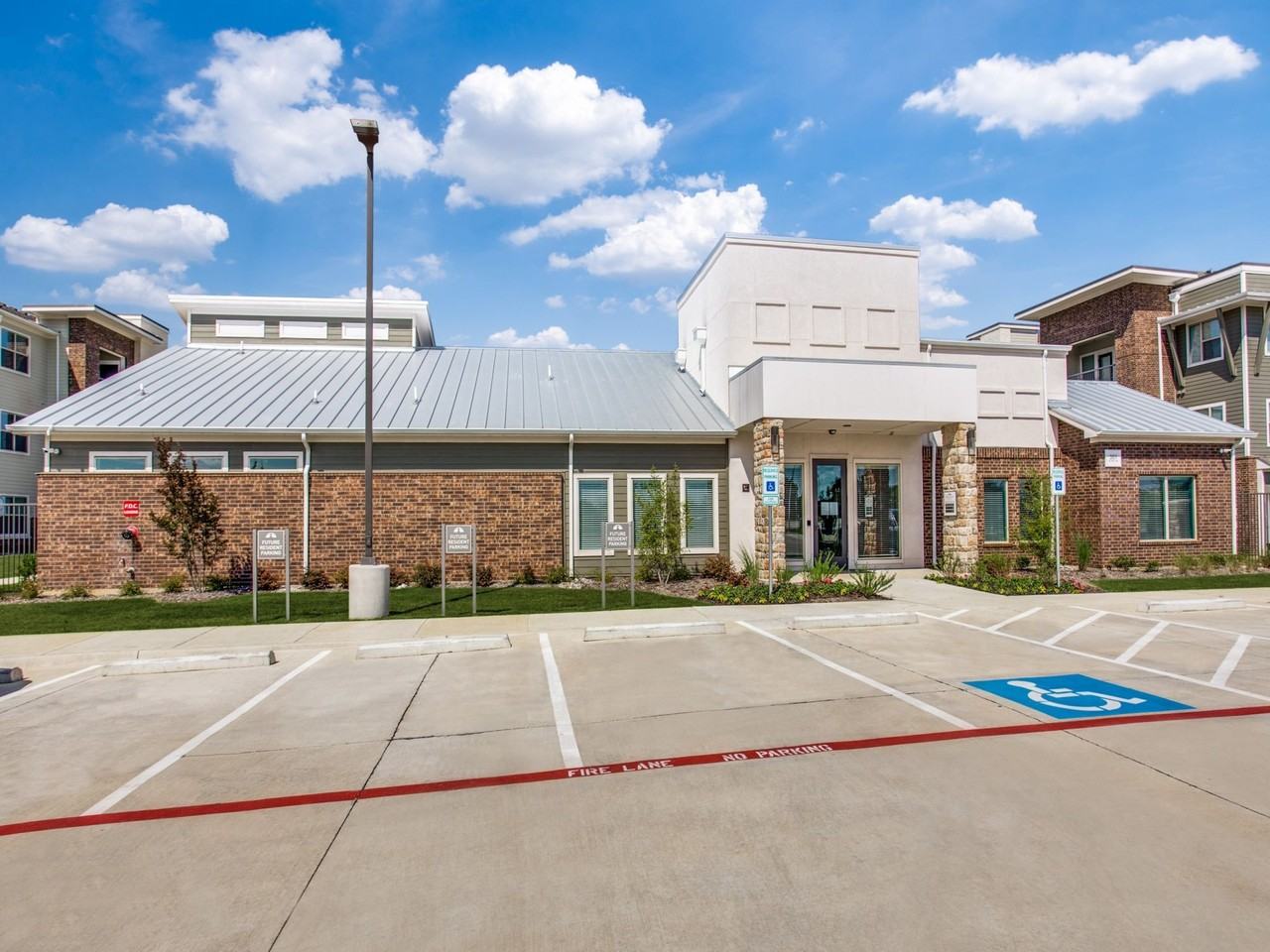 Palladium Crowley - Photo 4 of 33