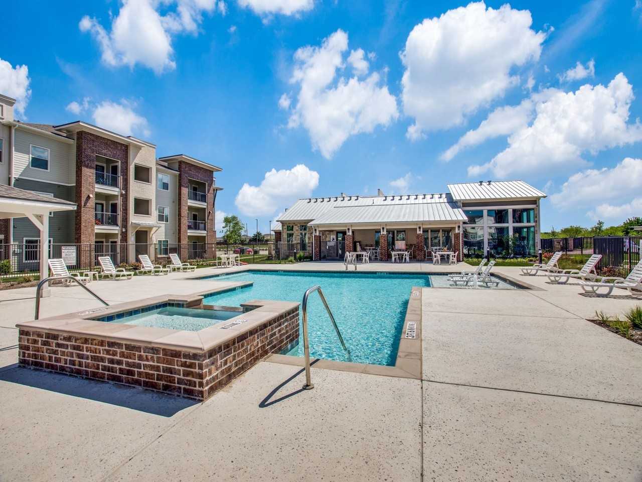 Palladium Crowley - Photo 5 of 33