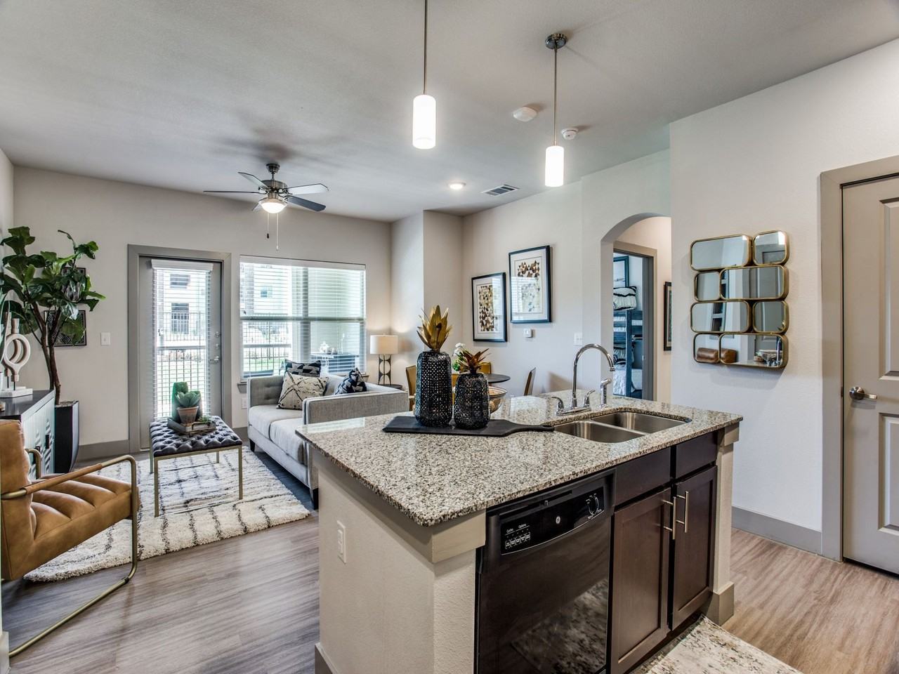 Palladium Crowley - Photo 4 of 31