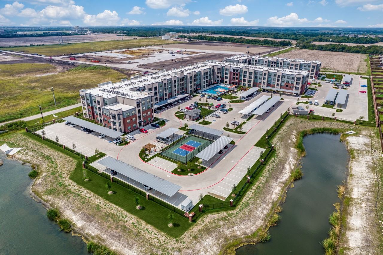 Palladium East Foster Crossing - Photo 2 of 38