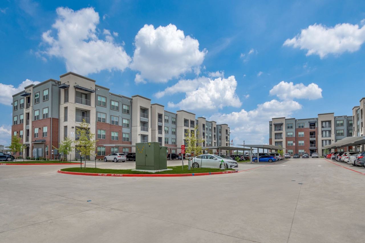 Palladium East Foster Crossing - Photo 5 of 38