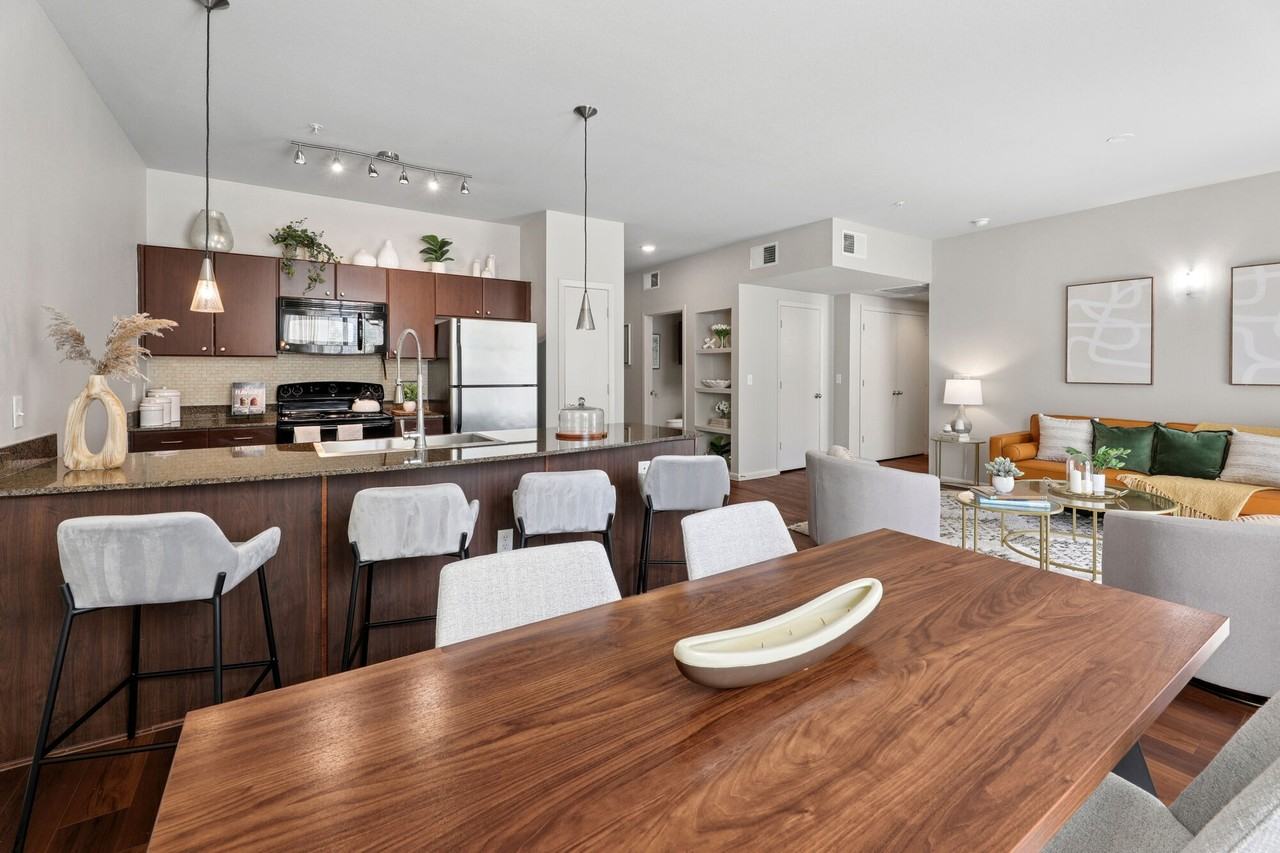 Villages at Domain - Photo 4 of 30