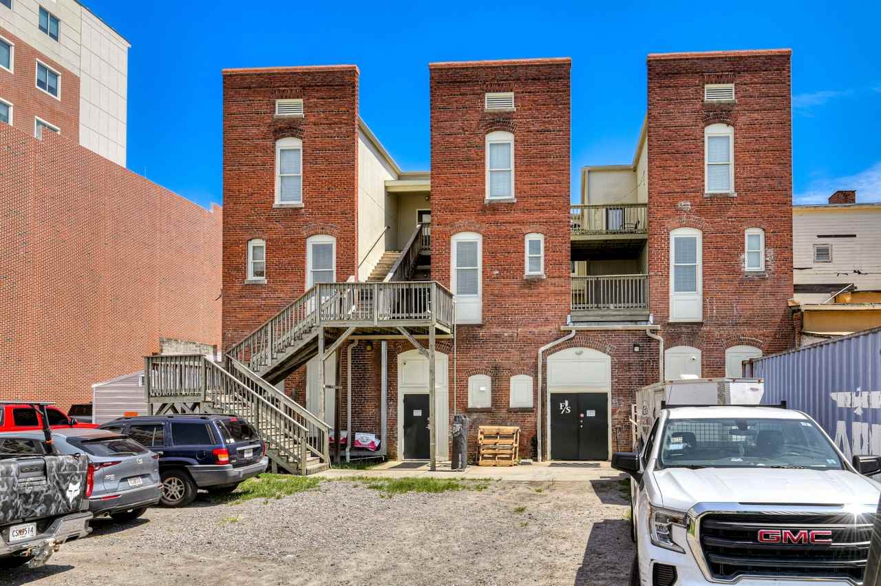 Maxwell Apartments - Photo 3 of 40