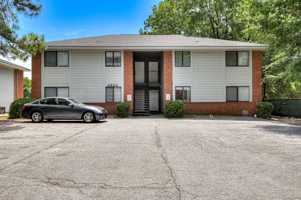 featured image of 2810 Thomas Ln