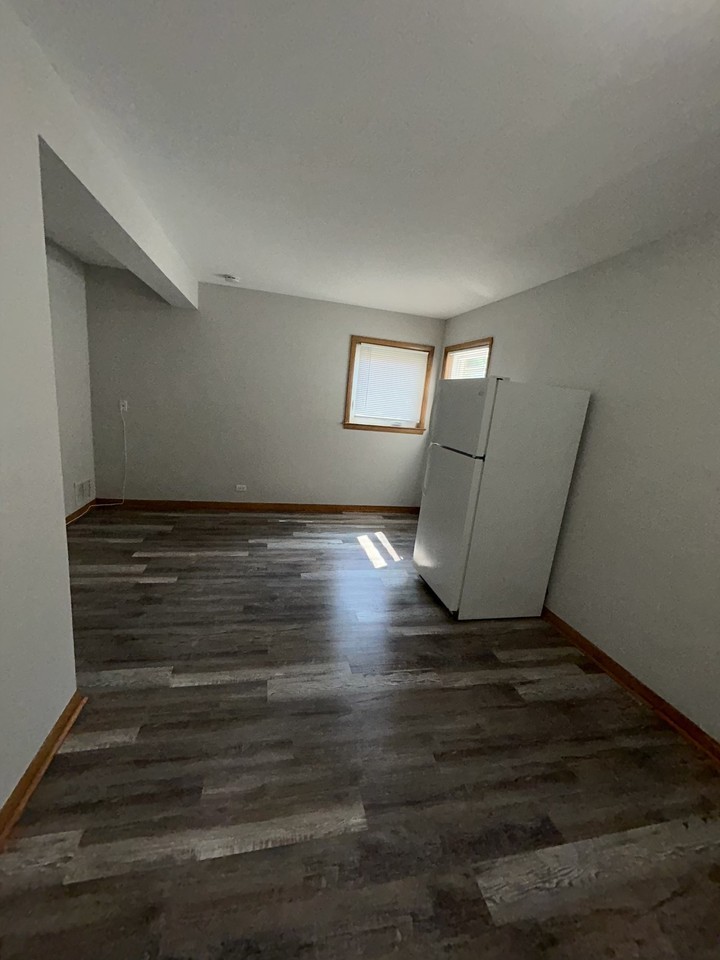 7106 W 16th - Photo 2 of 9