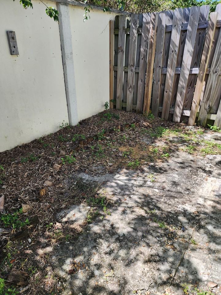 1020-1024 NE 17th Way - Photo 5 of 8