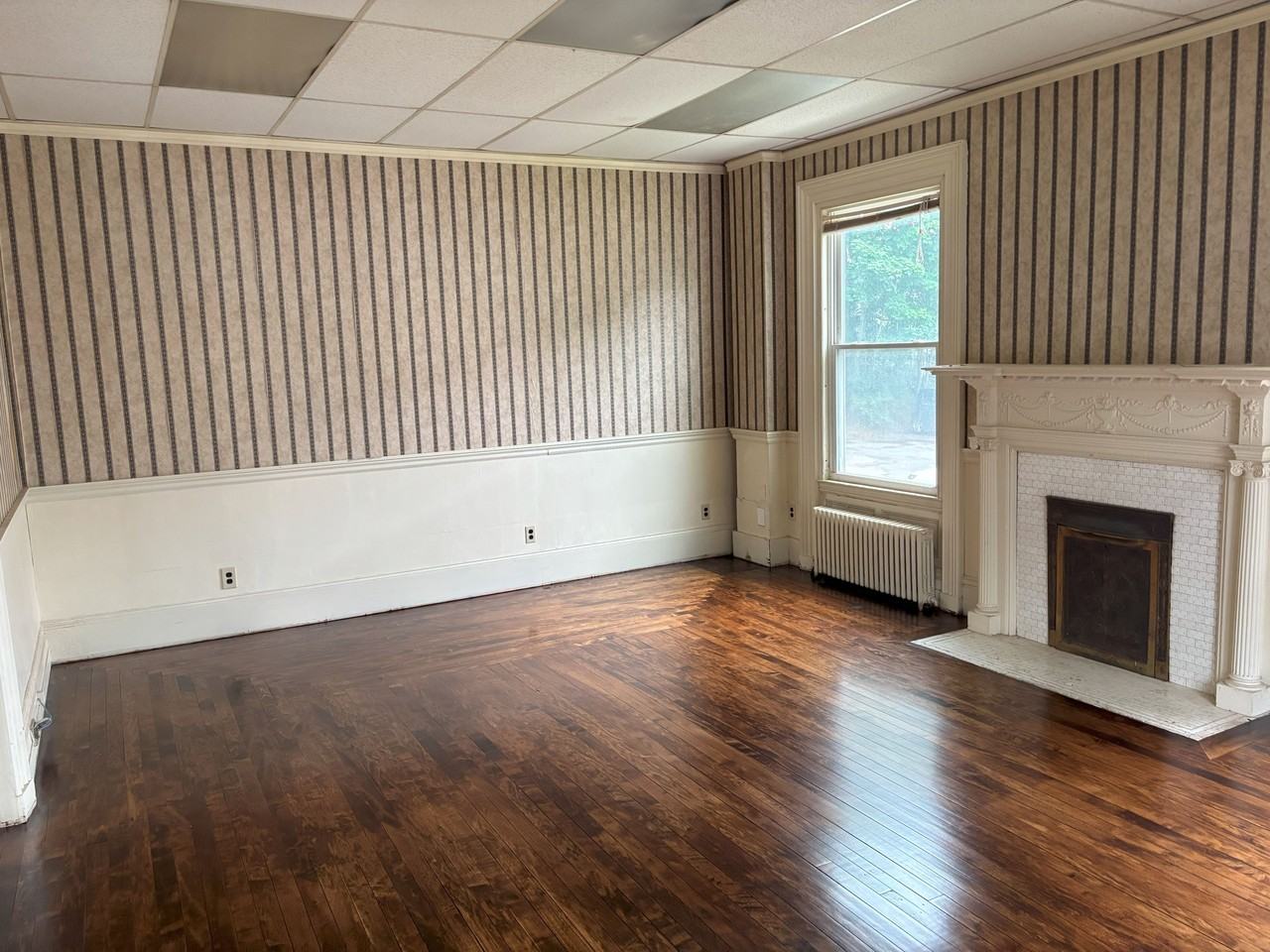 190 Broad Street - Photo 3 of 7