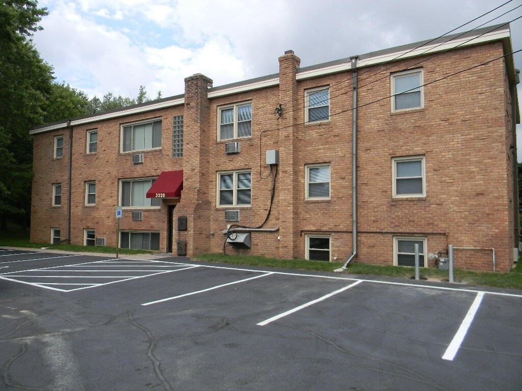 Lakeview Apartments/81st St - Photo 7 of 8