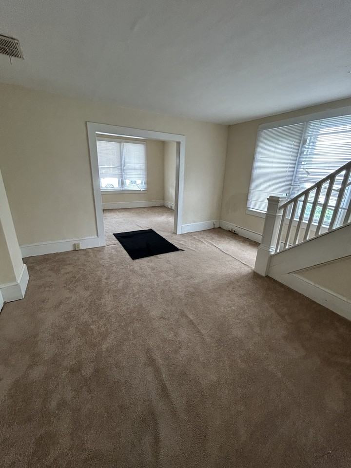 306 Rosemont Ave - Photo 3 of 10