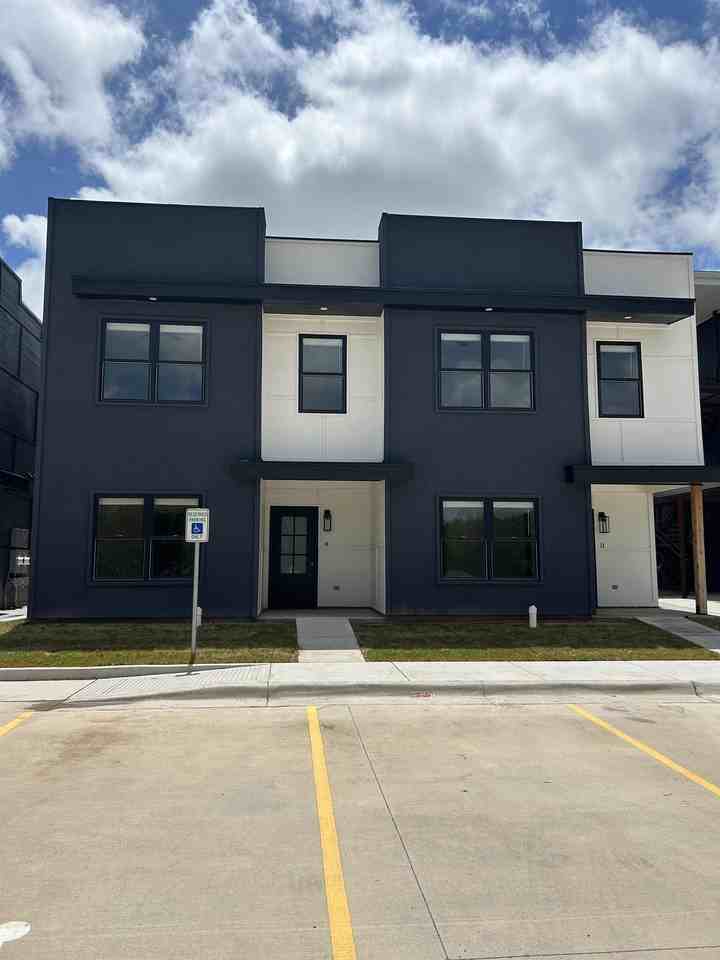 HUNSLEY HEIGHTS - Photo 2 of 7