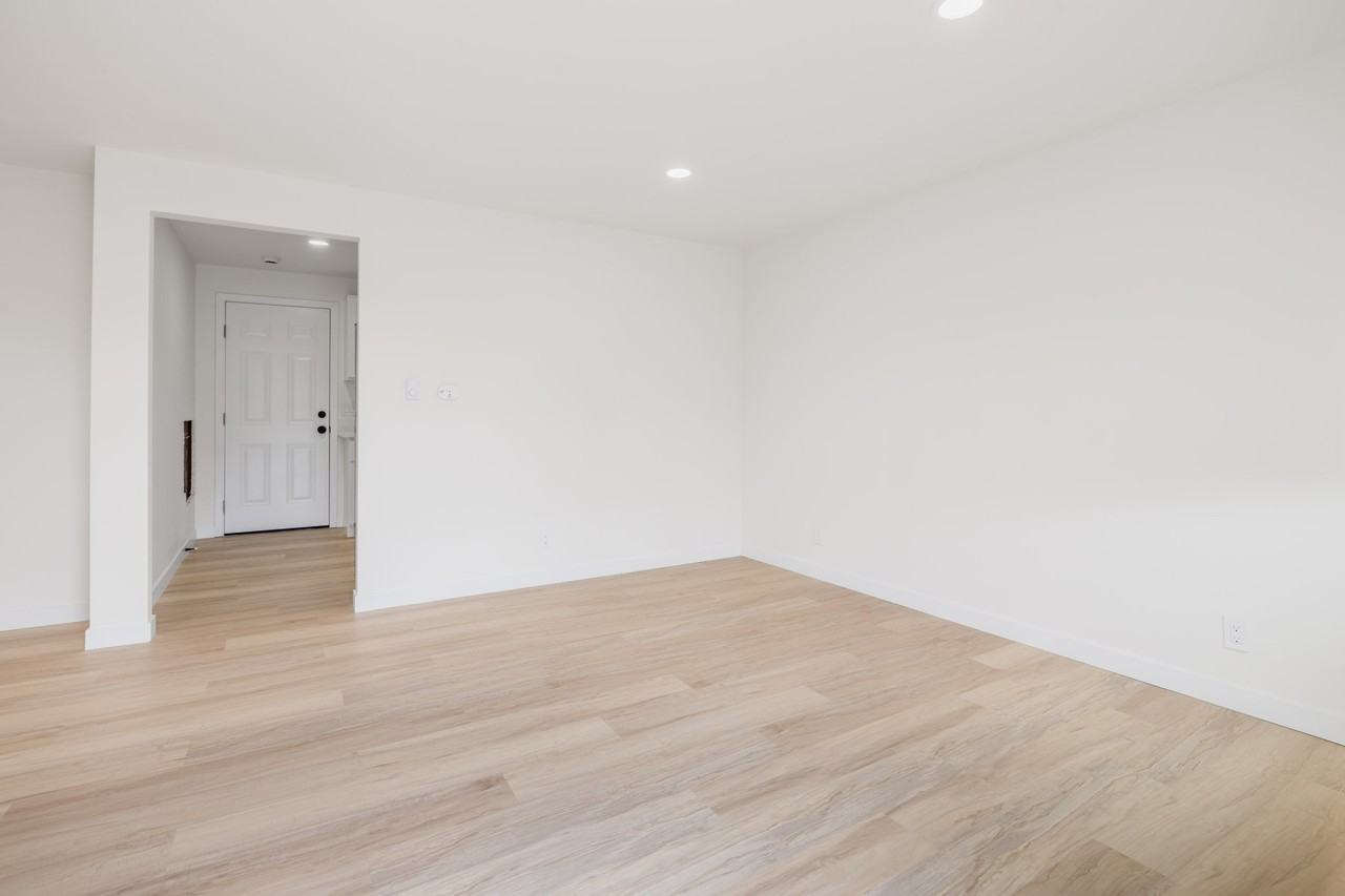 720 108th Street South - Photo 3 of 31