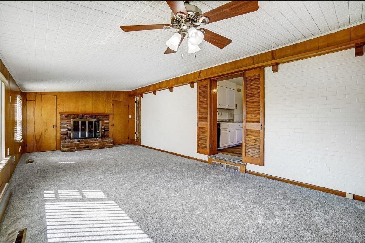 8352 Lyness Dr - Photo 3 of 4