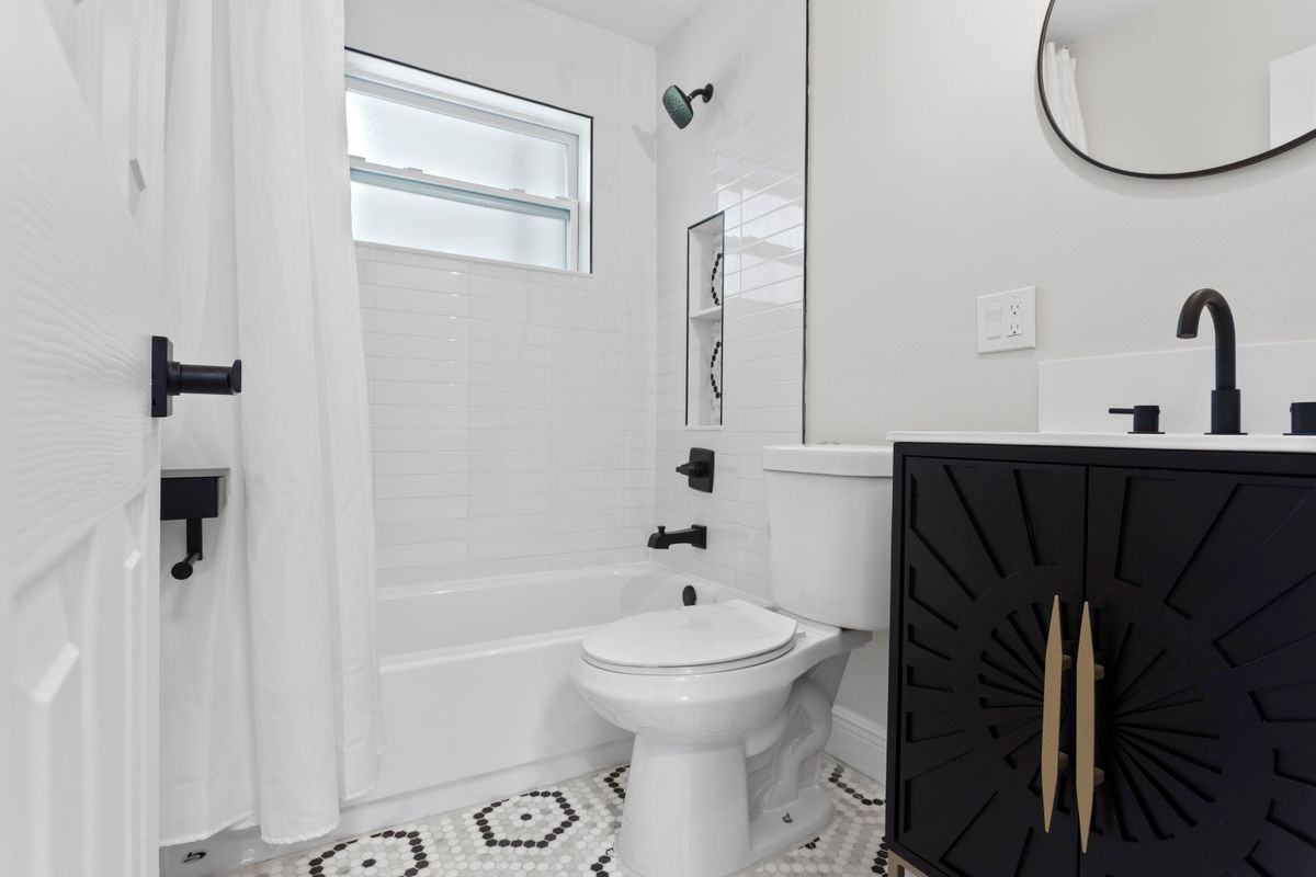 4235 Carson St Ne - Photo 3 of 46