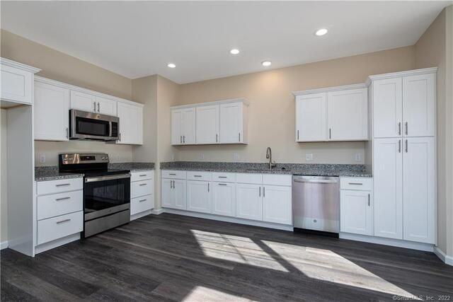 27 Woodside Dr - Photo 3 of 24