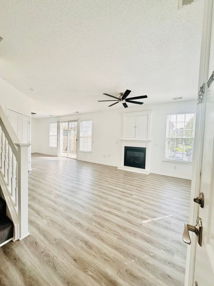 2024 Hardwick Ct - Photo 3 of 17