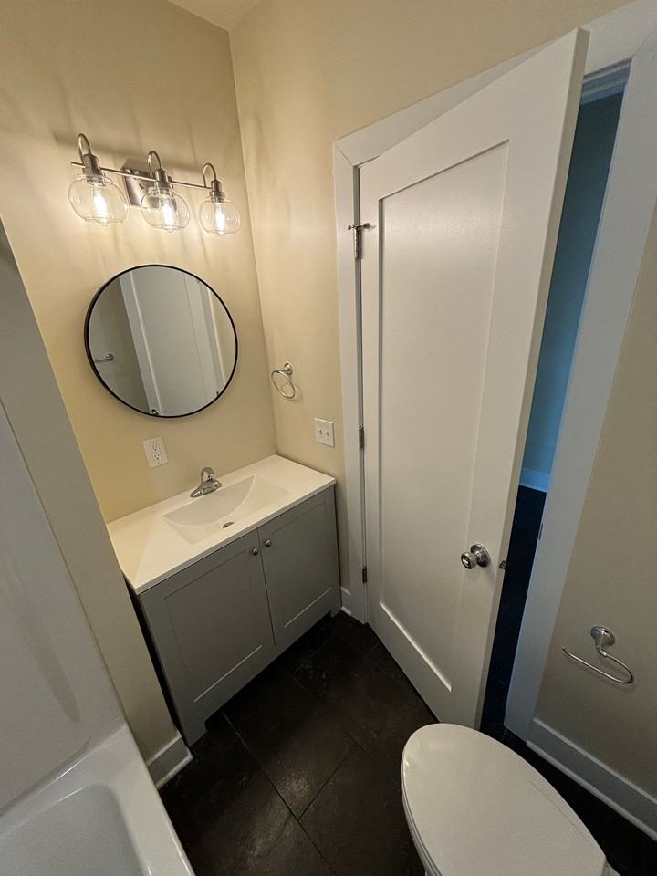 901-903 E Center St - Photo 3 of 8