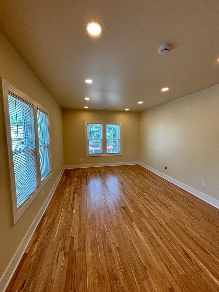 901-903 E Center St - Photo 5 of 8