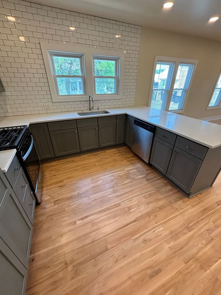 901-903 E Center St - Photo 7 of 8