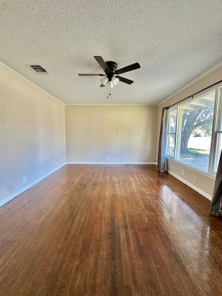 2473 Culver Ave - Photo 2 of 18