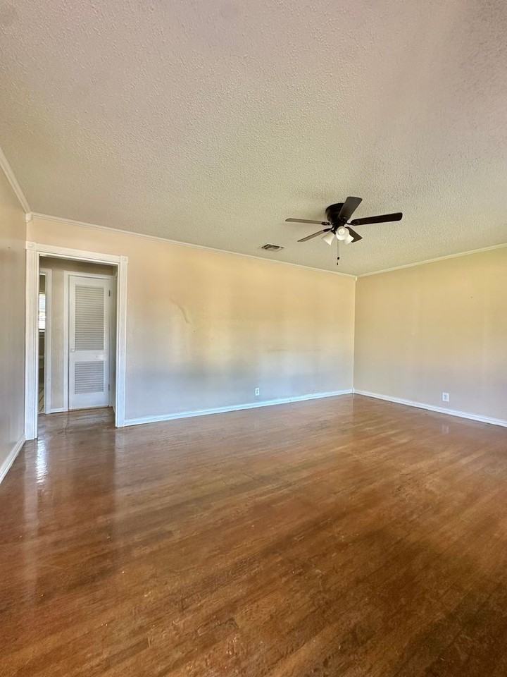 2473 Culver Ave - Photo 3 of 18
