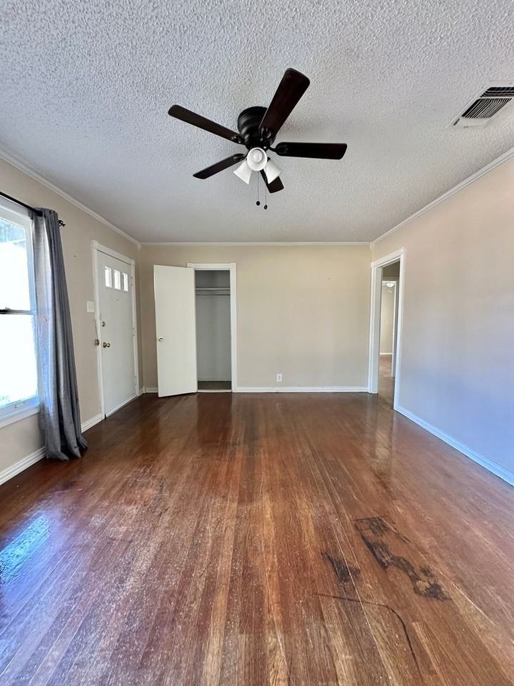 2473 Culver Ave - Photo 4 of 18