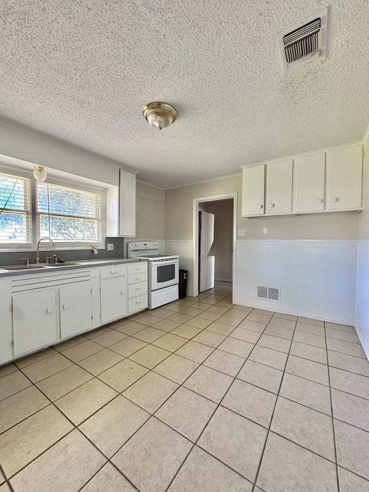 2473 Culver Ave - Photo 5 of 18