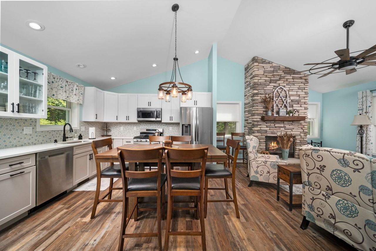 183 183 Poplar St	 - Tranquil Waters on Tibbets - Photo 5 of 40