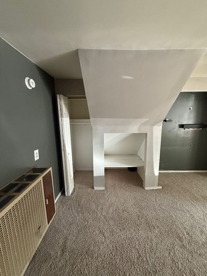 1222 S 6th Ave #B - Photo 3 of 4