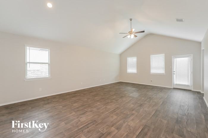 11731 Bari Reef Ln - Photo 2 of 15