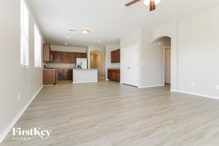 17922 W Sunnyslope Ln - Photo 3 of 15