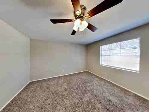 10712 Woodland Ave Ne #NA - Photo 3 of 5