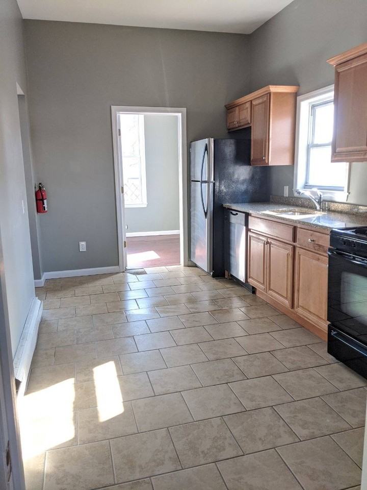 158 Park Pl E #1 - Photo 2 of 8