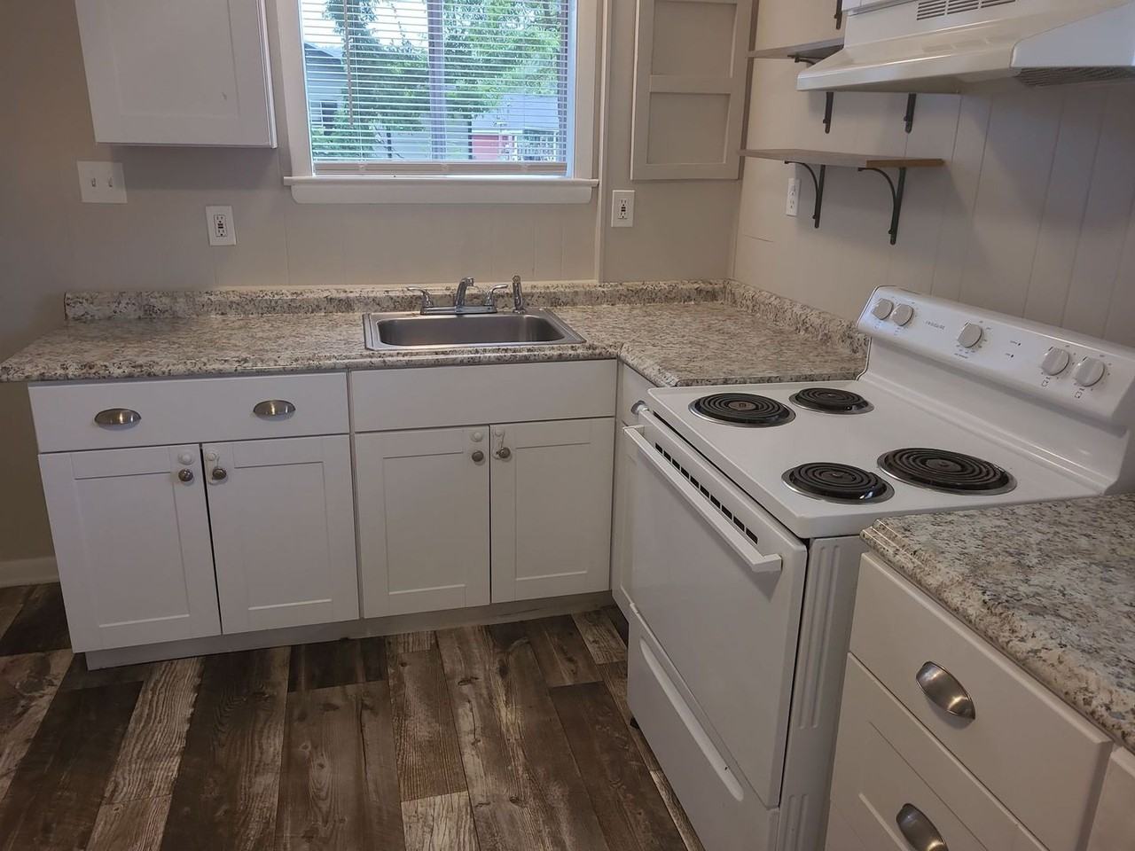 564 Julian Rd - Photo 2 of 13