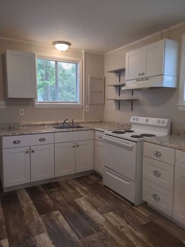 564 Julian Rd - Photo 3 of 13