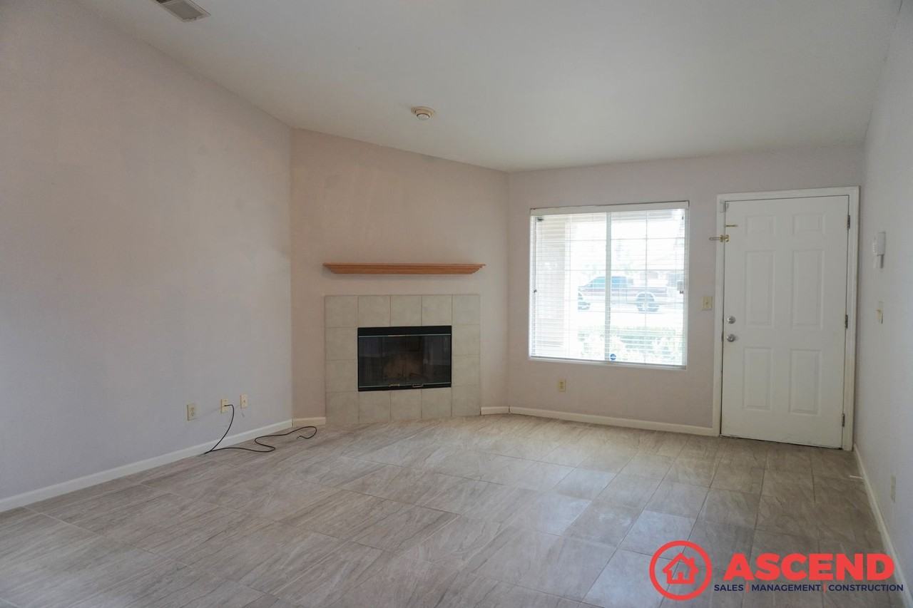 205 Peters St - Photo 2 of 14