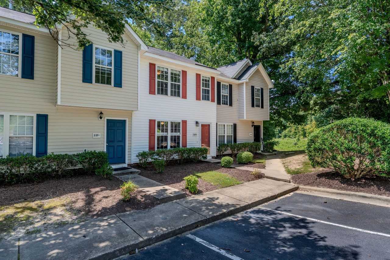 2253 Violet Bluff Ct - Photo 2 of 18