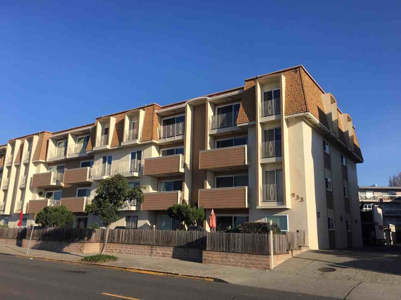 933 Shoreline Dr #206 - Photo 2 of 16