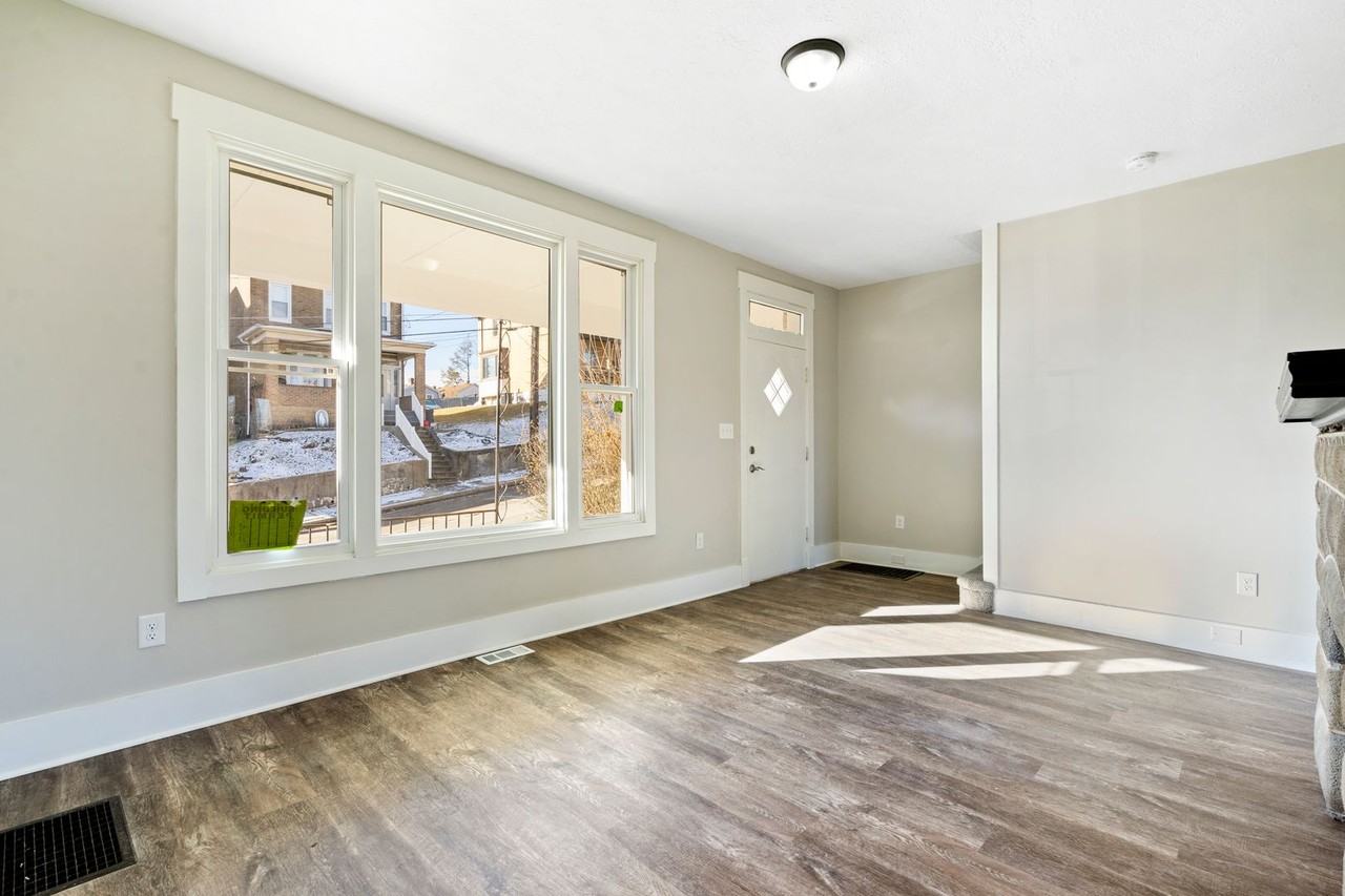 329 Quincy Ave - Photo 6 of 26